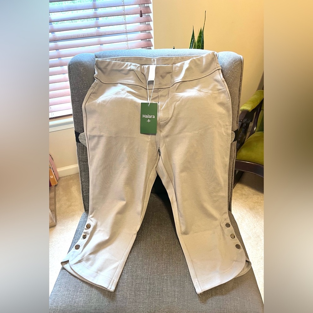 HALARA Gray Button-Hem Active Crop Pants